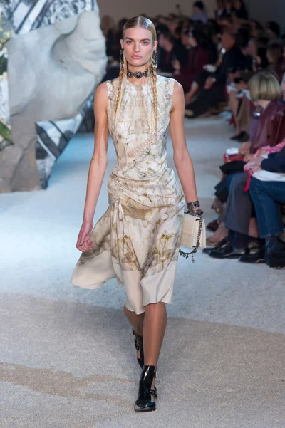 Look 12